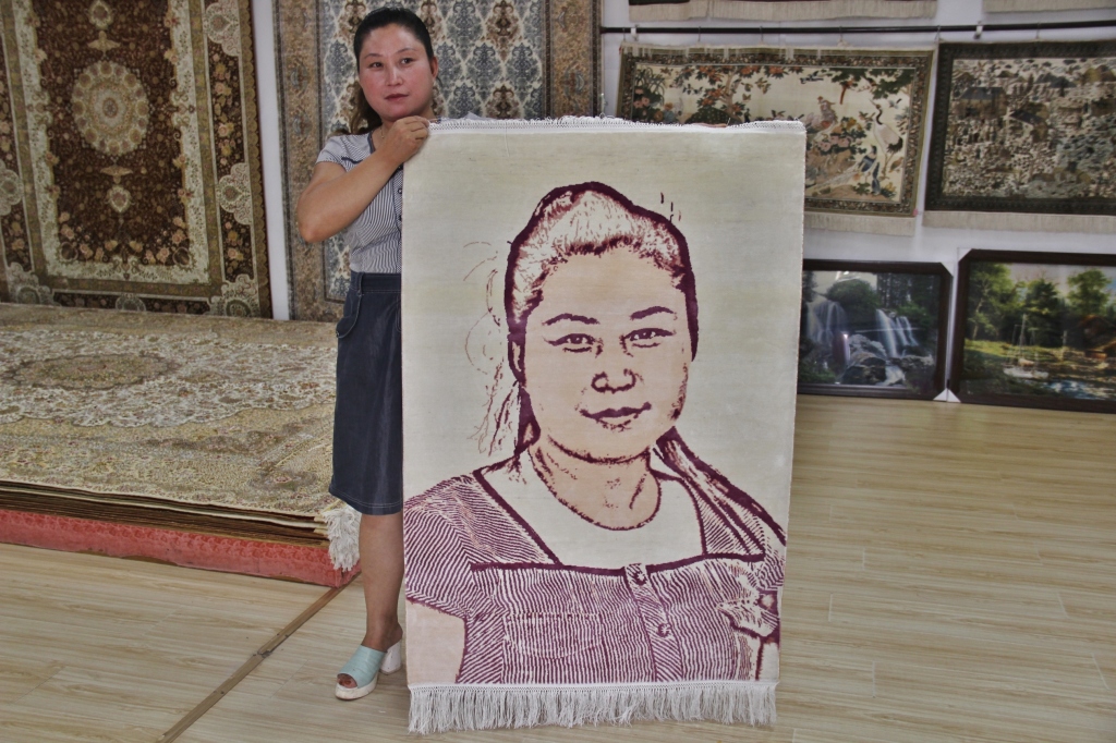 "Zhinü´s sisters" Hand knotted silk carpet China 2014